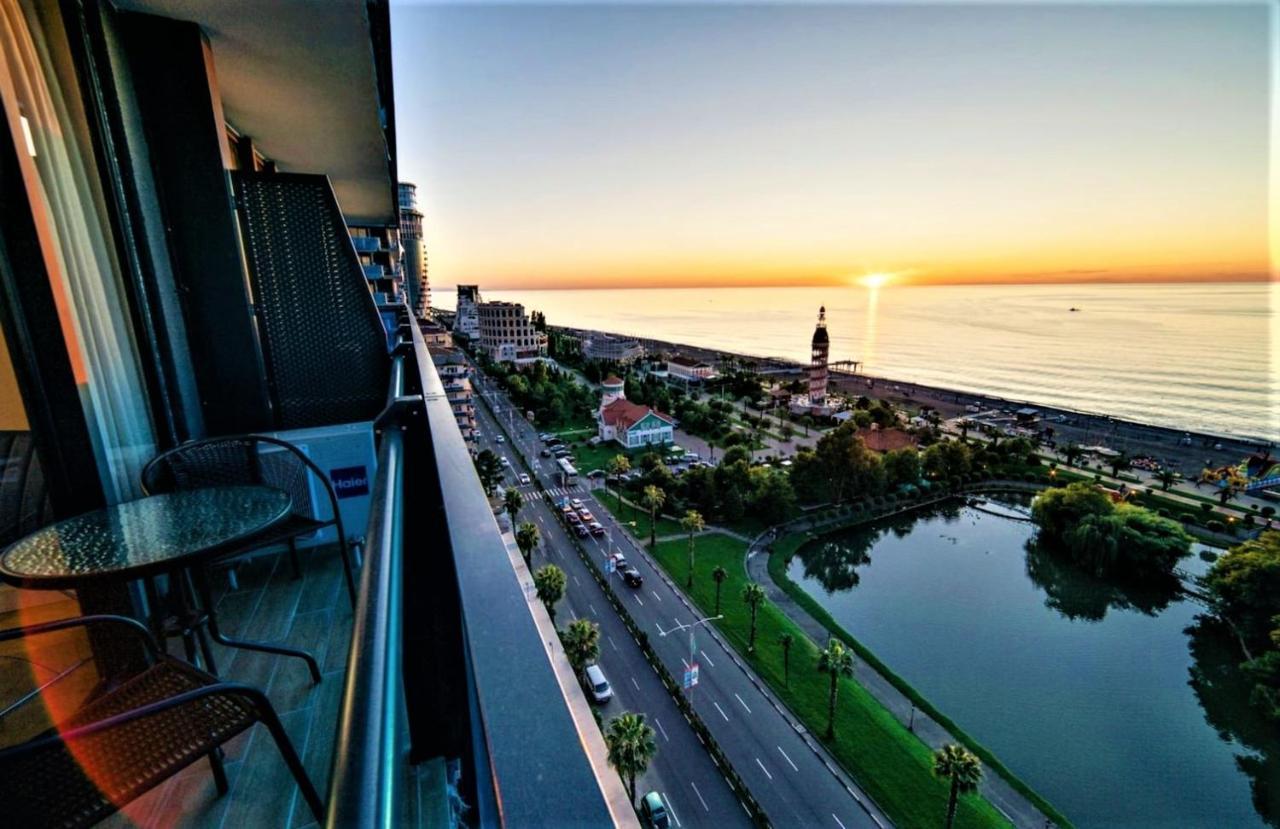 Downtown Centre In Batumi Aparthotel Orbi City In Батуми Екстериор снимка