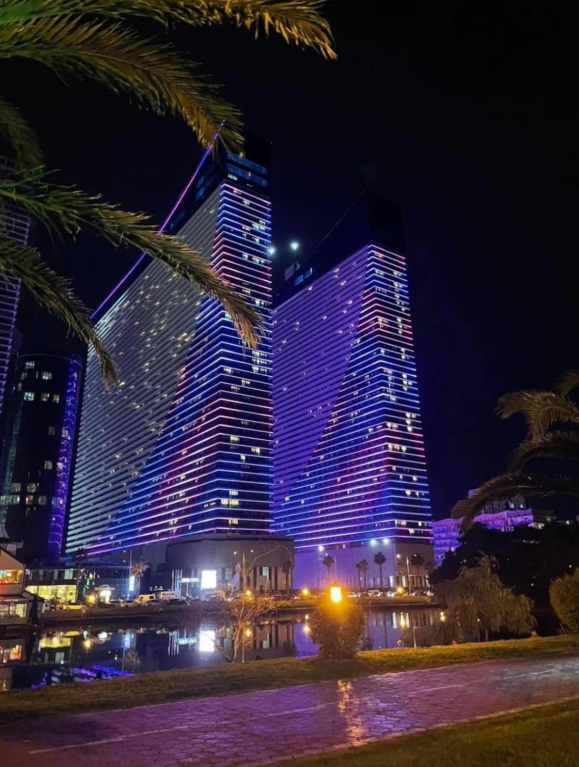 Downtown Centre In Batumi Aparthotel Orbi City In Батуми Екстериор снимка